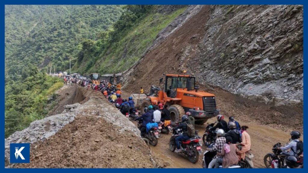 मुग्लिन-नारायणगढ सडकखण्ड अवरुद्ध, वर्षाका कारण पहिरो पन्छाउन कठिनाइ
