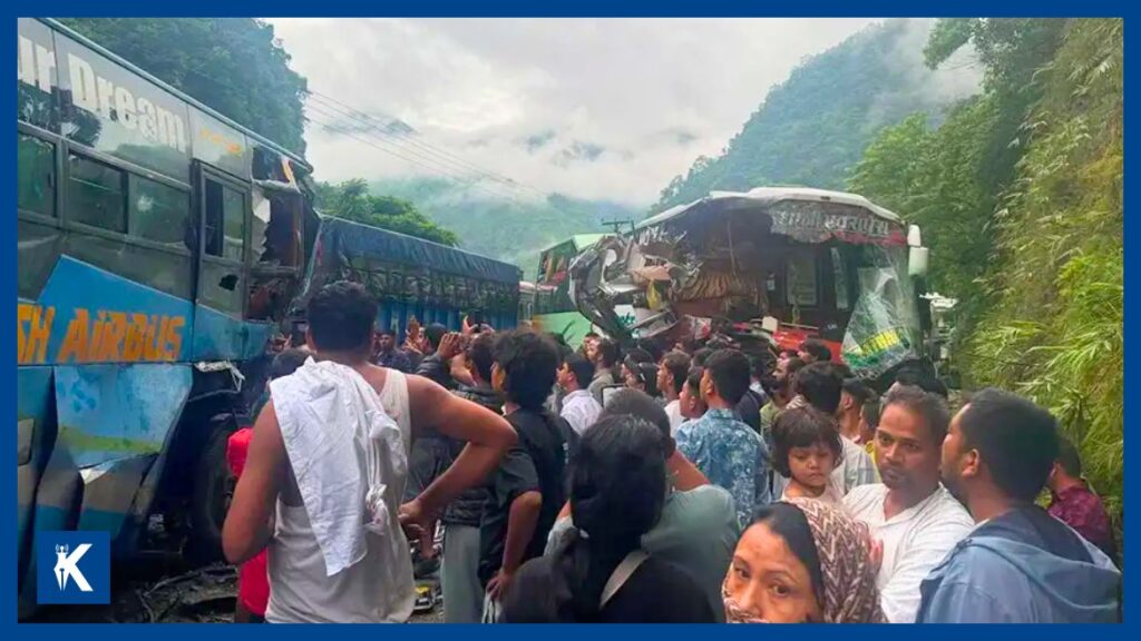 मुग्लिङ–नारायणगढ सडकखण्डमा दुई बस र ट्रक ठोक्किँदा ३३ जना घाइते, सडक सुचारु